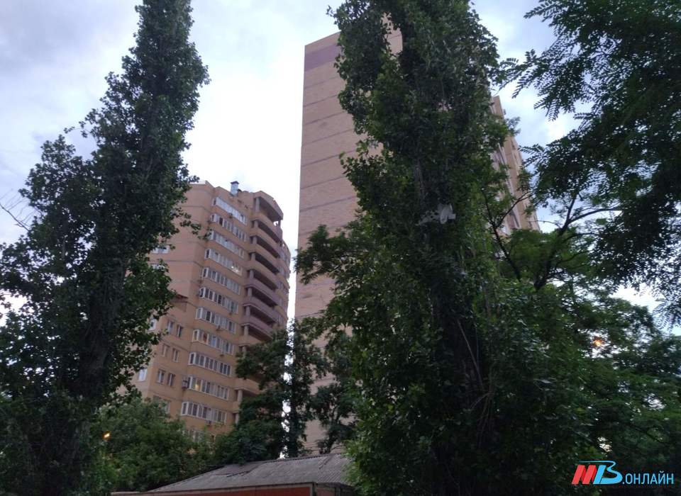 Труп 41-летнего мужчины обнаружили в подъезде жилого дома в Волгограде